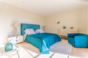 tapissier d ameublement Var-tapisserie d'ameublement Sainte-Maxime-sellerie de bateau Saint-Tropez-ameublement professionnel Var-decoration d'interieur Sainte-Maxime-tapissier decorateur Sainte-Maxime