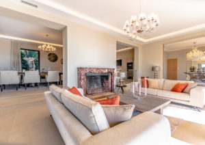 tapissier d ameublement Var-tapisserie d'ameublement Sainte-Maxime-sellerie de bateau Saint-Tropez-ameublement professionnel Var-decoration d'interieur Sainte-Maxime-tapissier decorateur Sainte-Maxime