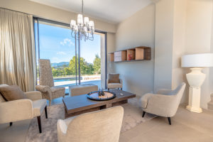 tapissier d ameublement Var-tapisserie d'ameublement Sainte-Maxime-sellerie de bateau Saint-Tropez-ameublement professionnel Var-decoration d'interieur Sainte-Maxime-tapissier decorateur Sainte-Maxime