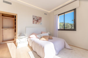 tapissier d ameublement Var-tapisserie d'ameublement Sainte-Maxime-sellerie de bateau Saint-Tropez-ameublement professionnel Var-decoration d'interieur Sainte-Maxime-tapissier decorateur Sainte-Maxime