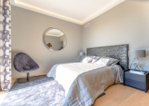 tapissier d ameublement Var-tapisserie d'ameublement Sainte-Maxime-sellerie de bateau Saint-Tropez-ameublement professionnel Var-decoration d'interieur Sainte-Maxime-tapissier decorateur Sainte-Maxime