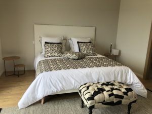 tapissier d ameublement Var-tapisserie d'ameublement Sainte-Maxime-sellerie de bateau Saint-Tropez-ameublement professionnel Var-decoration d'interieur Sainte-Maxime-tapissier decorateur Sainte-Maxime