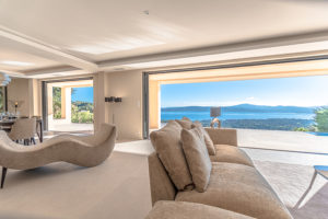 tapissier d ameublement Var-tapisserie d'ameublement Sainte-Maxime-sellerie de bateau Saint-Tropez-ameublement professionnel Var-decoration d'interieur Sainte-Maxime-tapissier decorateur Sainte-Maxime