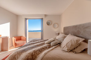 tapissier d ameublement Var-tapisserie d'ameublement Sainte-Maxime-sellerie de bateau Saint-Tropez-ameublement professionnel Var-decoration d'interieur Sainte-Maxime-tapissier decorateur Sainte-Maxime