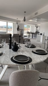 tapissier d ameublement Var-tapisserie d'ameublement Sainte-Maxime-sellerie de bateau Saint-Tropez-ameublement professionnel Var-decoration d'interieur Sainte-Maxime-tapissier decorateur Sainte-Maxime